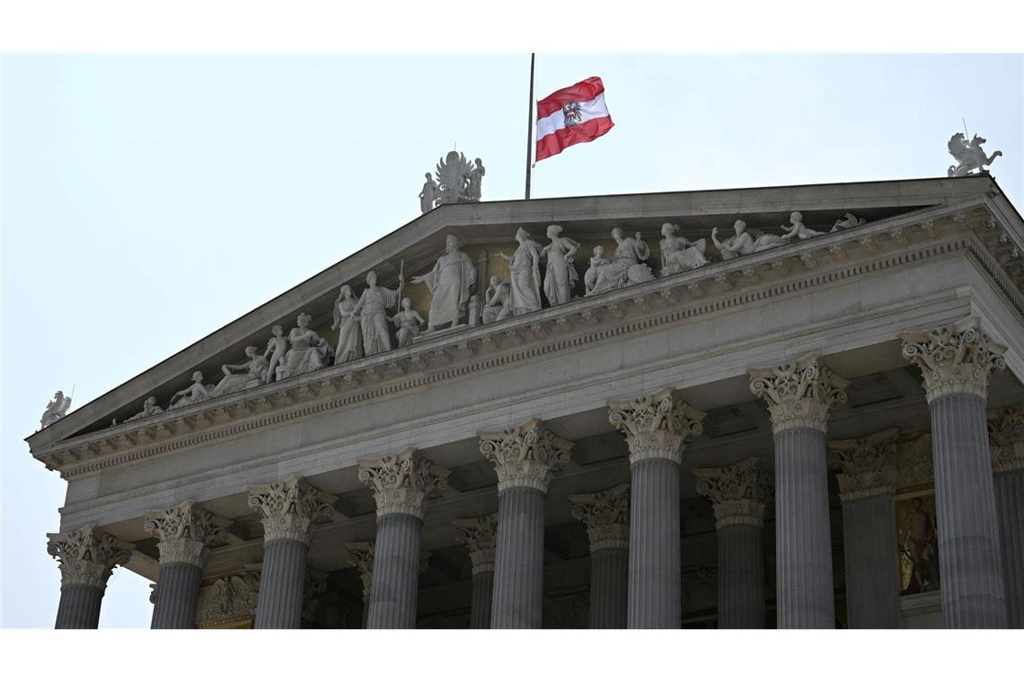 Österreich im Schock: Zehn Todesopfer bei Amoklauf an Schule Österreich verhängt dreitägige Staatstrauer.