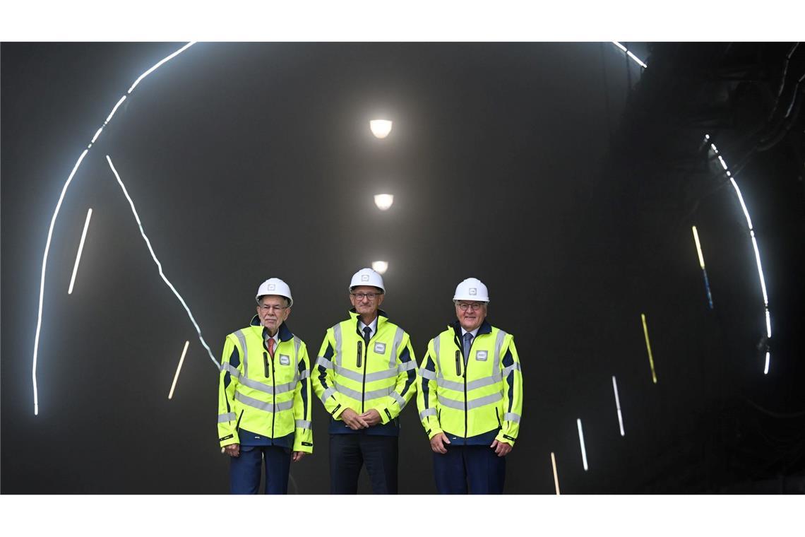 Bilder des Tages Österreichs Bundespräsident Alexander van der Bellen (l-r), Tirols Landeshauptmann Anton Mattle und Bundespräsident Frank-Walter Steinmeier besichtigten die Baustelle des Brenner-Basistunnels.