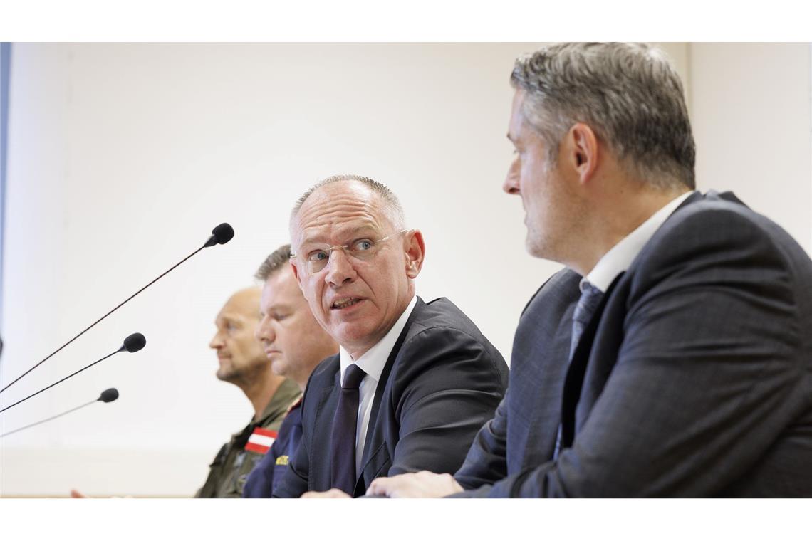 Österreichs Innenminister informierte mit Ermittlern über die bisherigen Erkenntnisse.