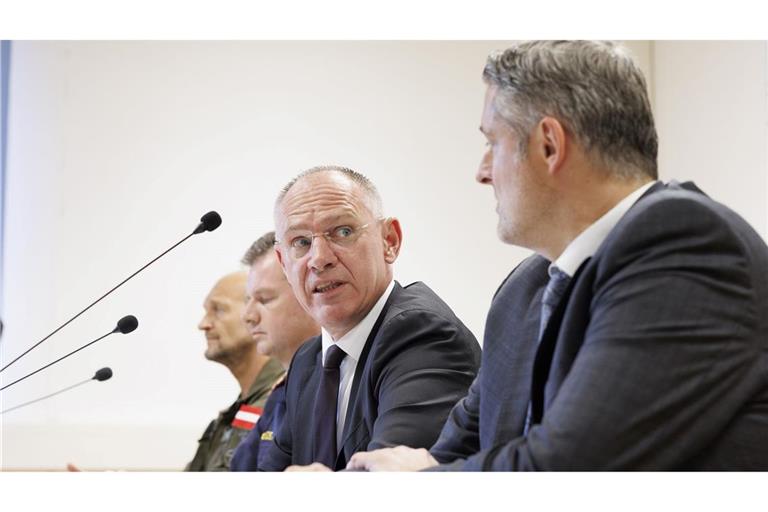 Österreichs Innenminister informierte mit Ermittlern über die bisherigen Erkenntnisse.