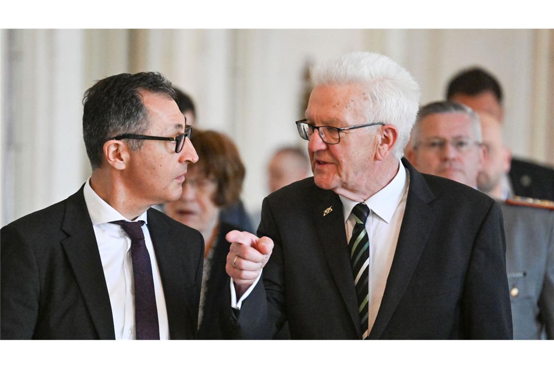 Özdemir und Kretschmann beim Festakt zu seiner Verabschiedung.