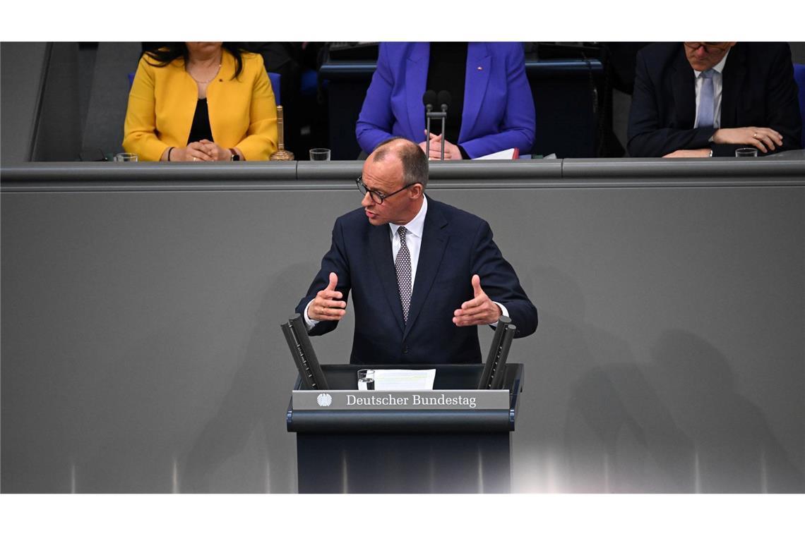 Bundestag stimmt für historisches Schuldenpaket Ohne Reformen und Sparen geht es auch mit dem Milliarden-Paket nicht, meint Merz.