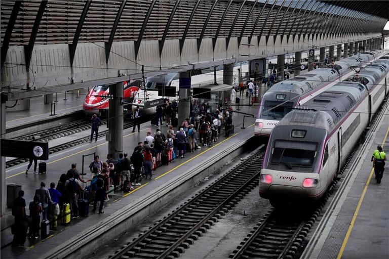 Ohne Strom nix los: Bahnhof in Sevilla.