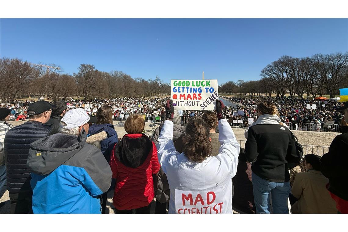"Rettet die Wissenschaft": US-Proteste gegen Trumps Politik Ohne Wissenschaft kein Marsflug.