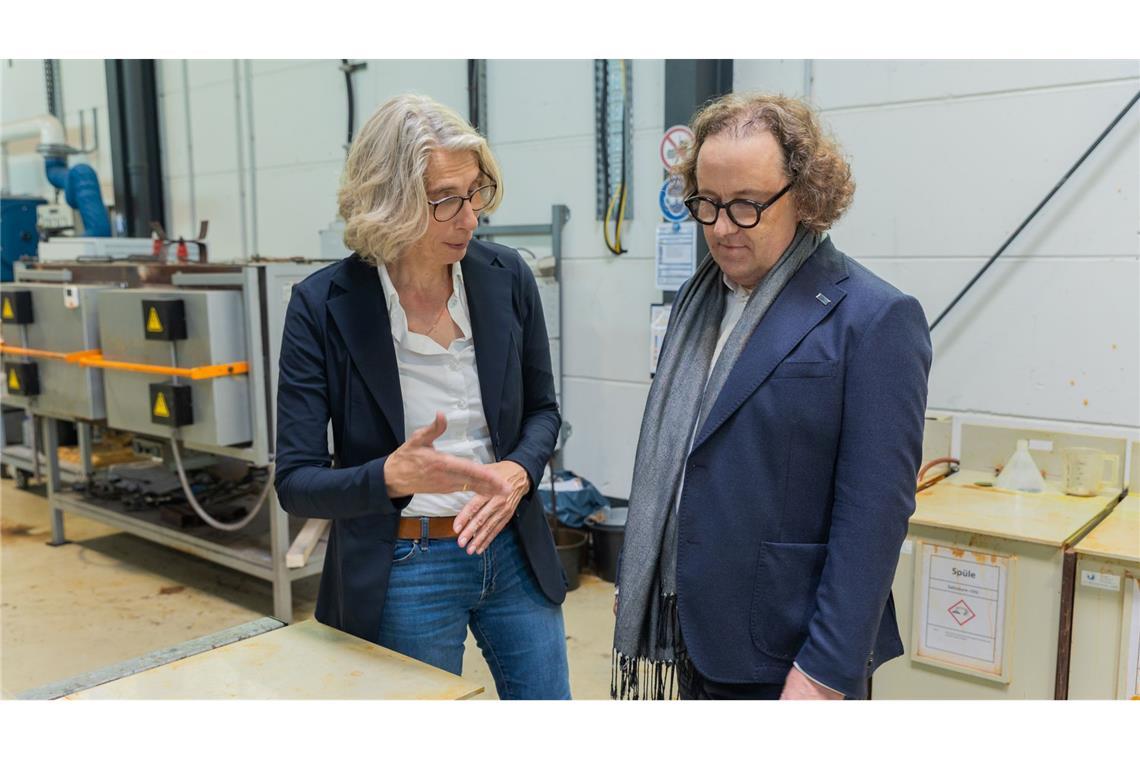 Ohne Zinkbeschichtung würden im Alltag viele Stahlbauwerke und Gegenstände durch Kontakt mit Sauerstoff aus der Luft rosten.