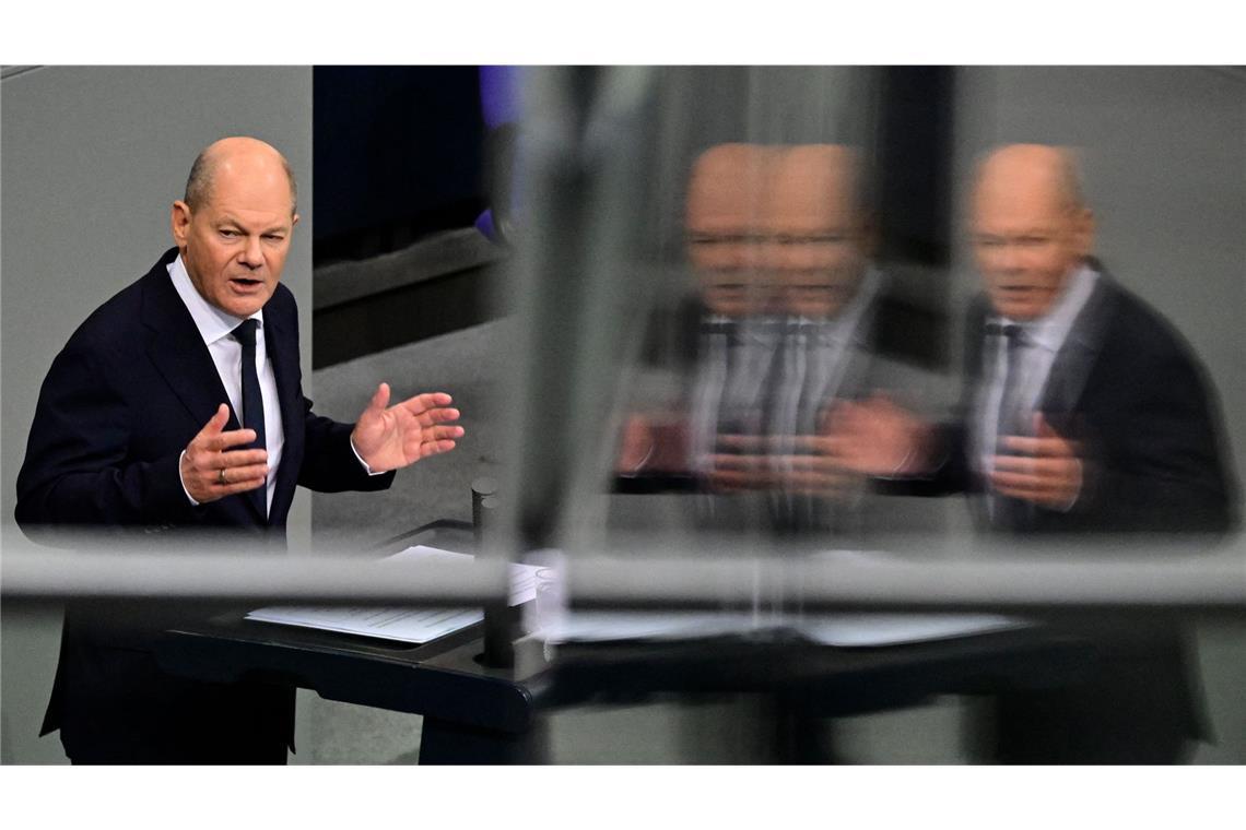 Der Tag des doppelten Kanzlers Olaf Scholz hat im Bundestag seine Regierungserklärung zum Ampel-Aus abgegeben.