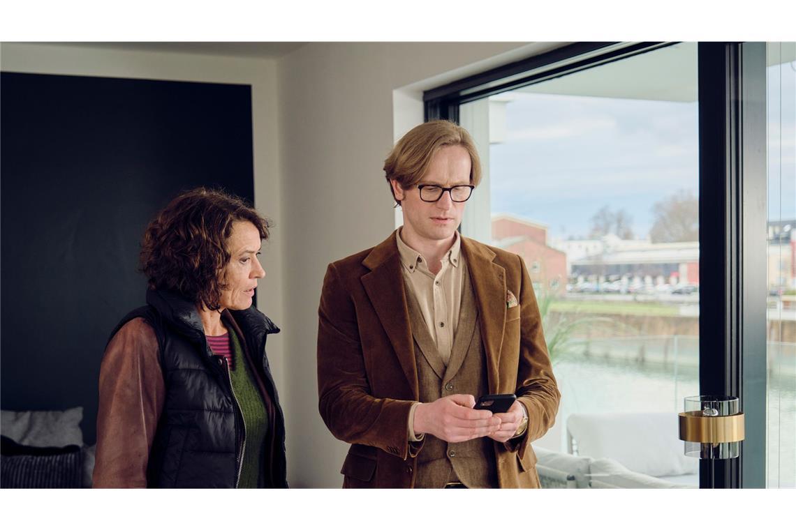 „Der Stelzenmann“: Was taugt der neue „Tatort“ aus Ludwigshafen? Oliver Kelm (Ulrich Brandhoff) war bei der früheren Entführung Zeuge. Viel ist es nicht, was er Lena Odenthal (Ulrike Folkerts) von damals berichten kann.