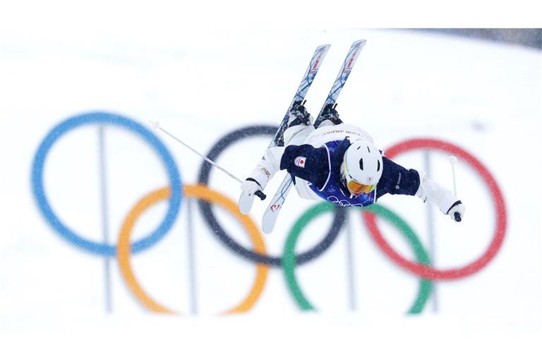 Olympia, Olympische Winterspiele Mailand Cortina 2026, Ski Freestyle, Finale, Parallel-Buckelpiste, Frauen, Hinako Tomitaka (Japan) in Aktion.