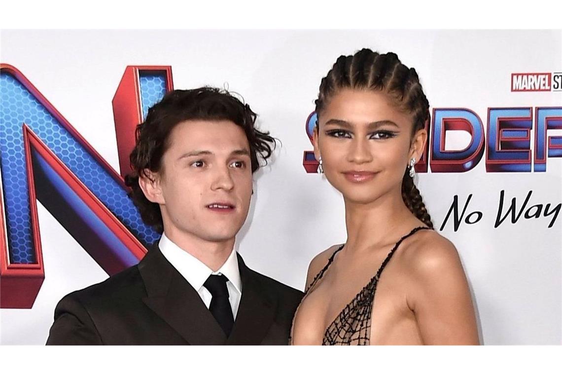 om Holland (l) und Zendaya, Schauspieler, kommen zur Premiere von "Spider-Man: No Way Home". (Archivbild)