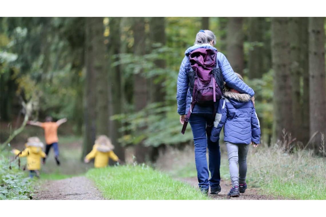 Oma mit Enkelkind auf Tour: Wir haben ein paar Tipps gesammelt für besondere Ausflüge in den Herbstferien in Baden-Württemberg.