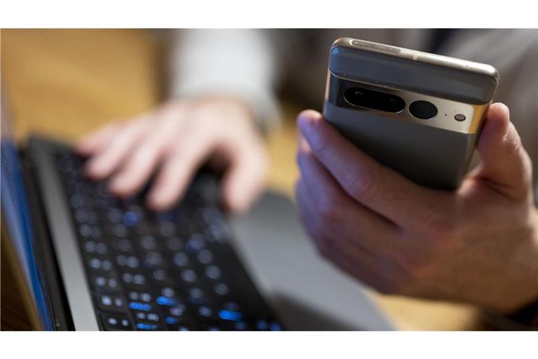 Online-Banking erfreut sich inzwischen auch bei älteren Menschen großer Beliebtheit.