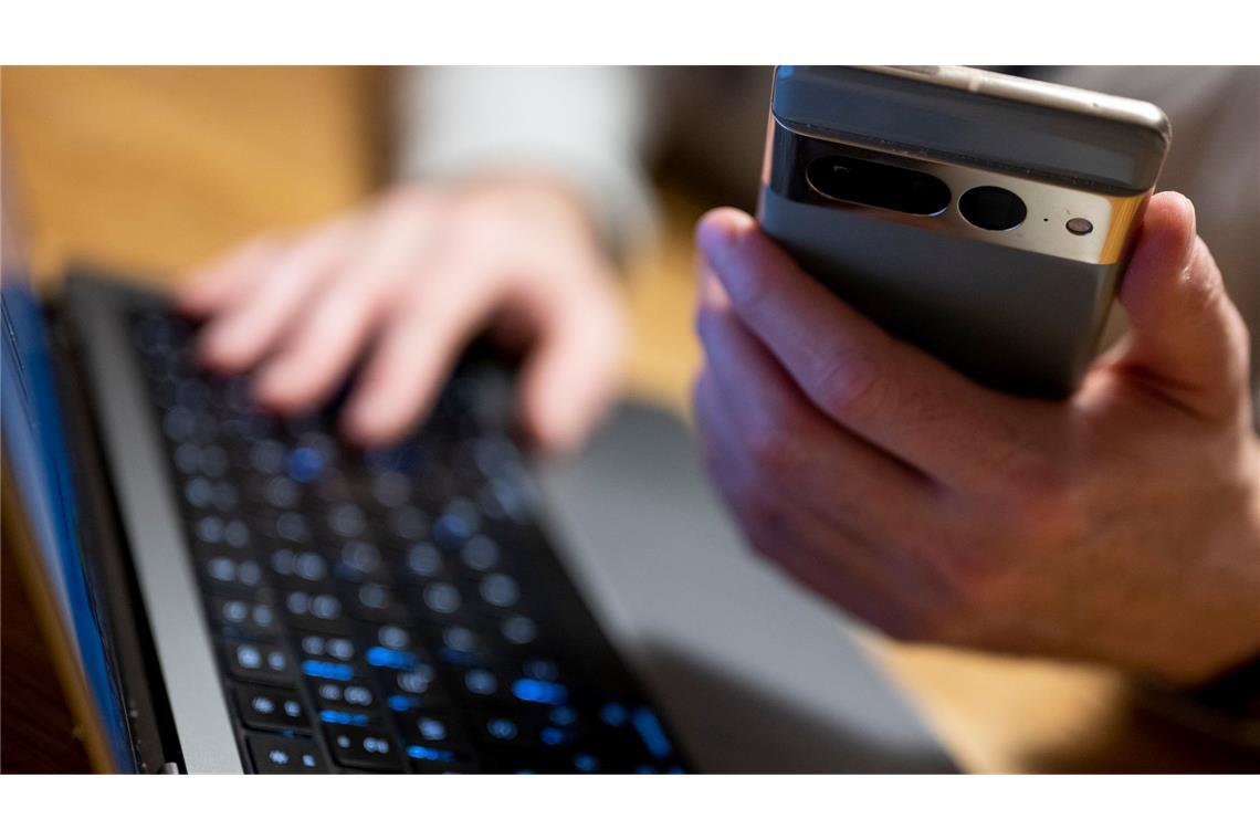 Online-Betrug: Steigende Schäden durch falsche Kunden Online-Betrüger verbergen sich zunehmend hinter erfundenen Identitäten, Tendenz steigend. (Symbolfoto)