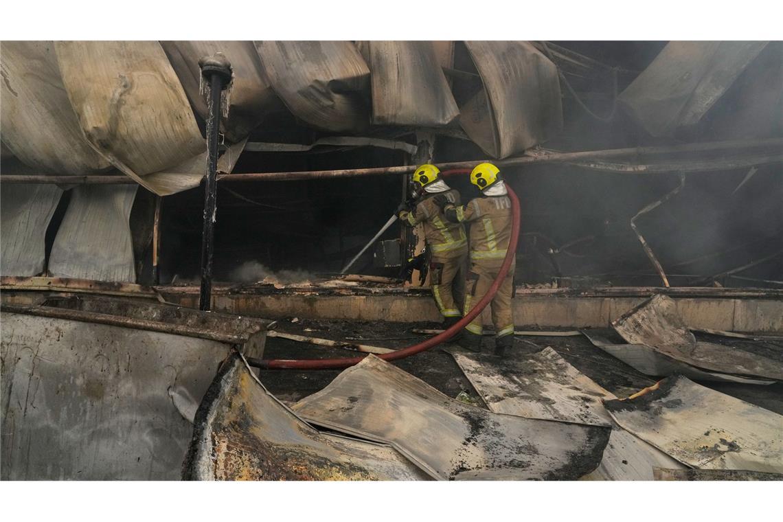 Opfer waren zunächst nicht bekannt, wie die iranische Nachrichtenagentur Isna unter Berufung auf den Kommandeur für die Rettungsdienste in der Provinz Teheran berichtete.