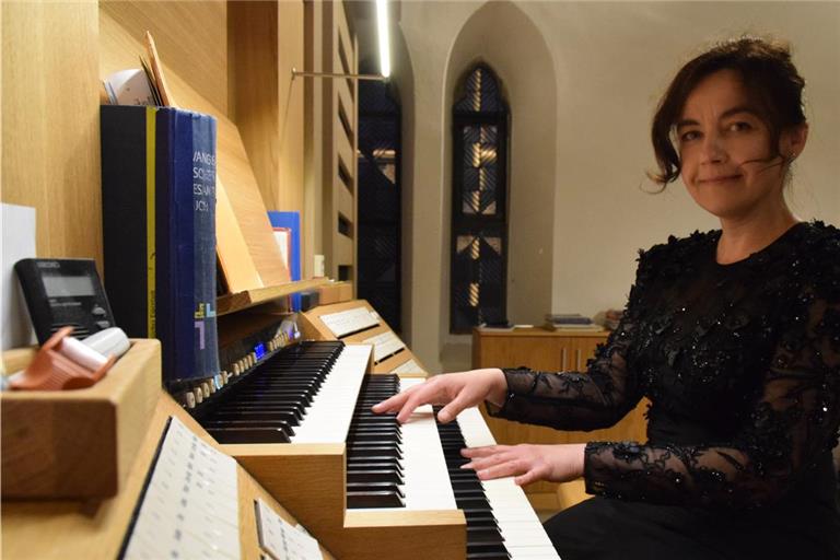 Organistin Zuzana Ferjenčíková spielt schon zum zweiten Mal auf der Murrhardter Mühleisen-Orgel. Foto: Elisabeth Klaper