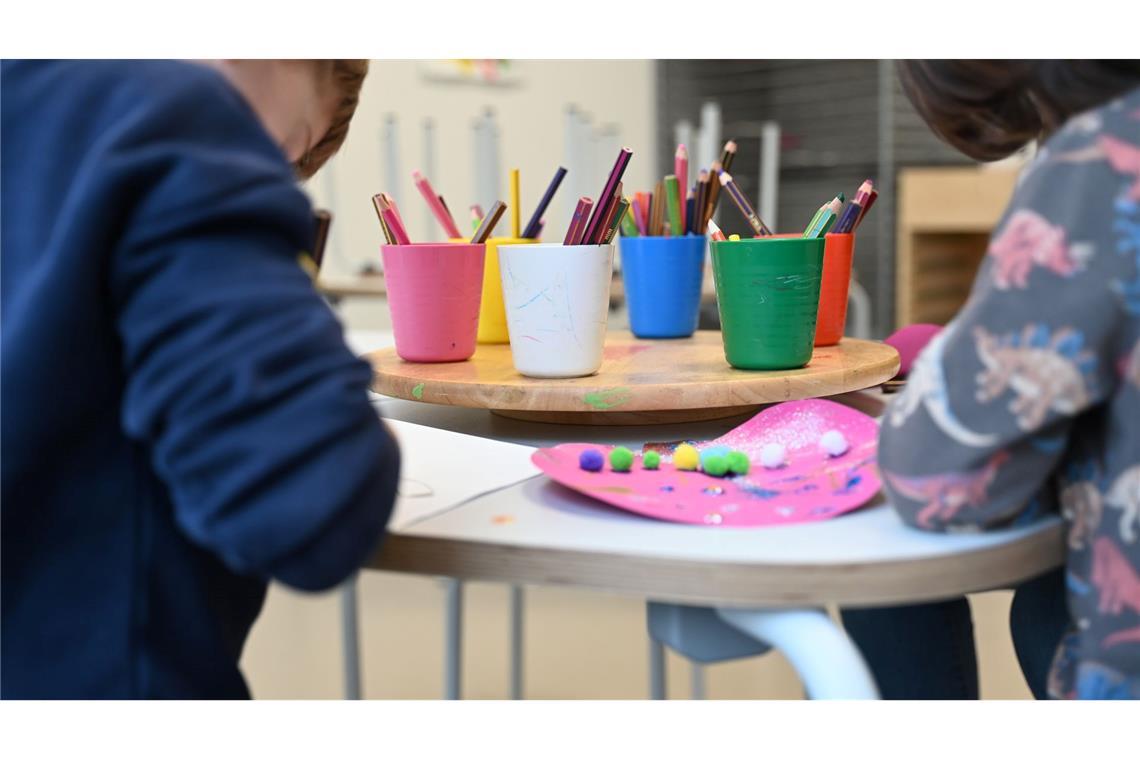 Studie zu Kitaqualität: Fachkraftquote variiert nach Wohnort Ostdeutschland schneidet laut einer Studie bei der Kita-Fachkräftequote besser ab als die westdeutschen Bundesländer. (Archivbild)