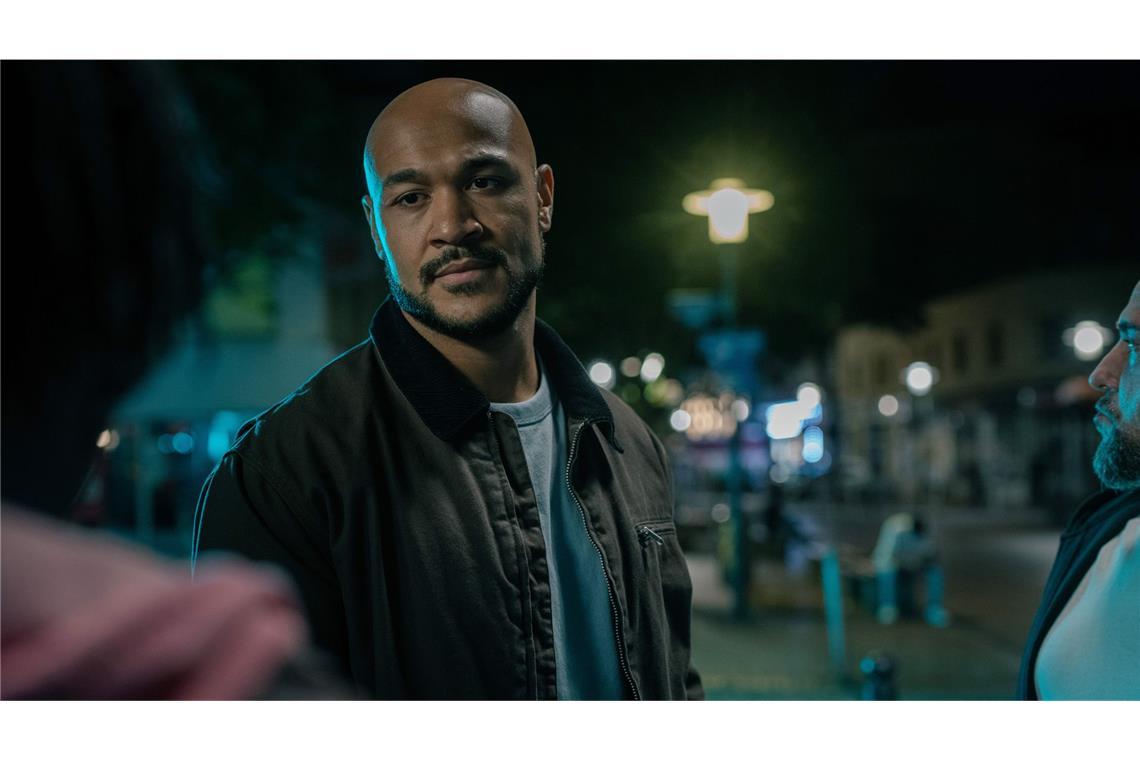 Otto Pösken (Malick Bauer) sucht in seinem alten Revier der Nordstadt nach Petrovic.