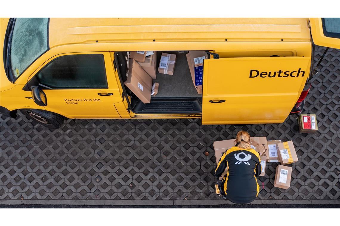 DHL erhöht Preise für Pakete Paket-Sendungen ins Ausland werden teurer (Archivbild).