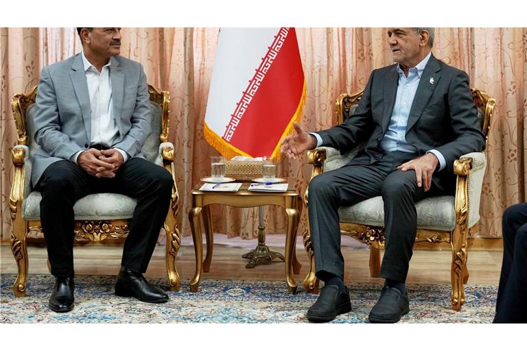 Pakistans Armeechef Asim Munir traf sich in Teheran mit dem iranischen Präsidenten Massud Peseschkian.