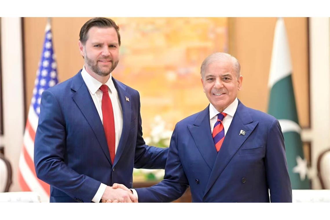 Pakistans Premier Sharif führte mit beiden Delegationen Vorgespräche.