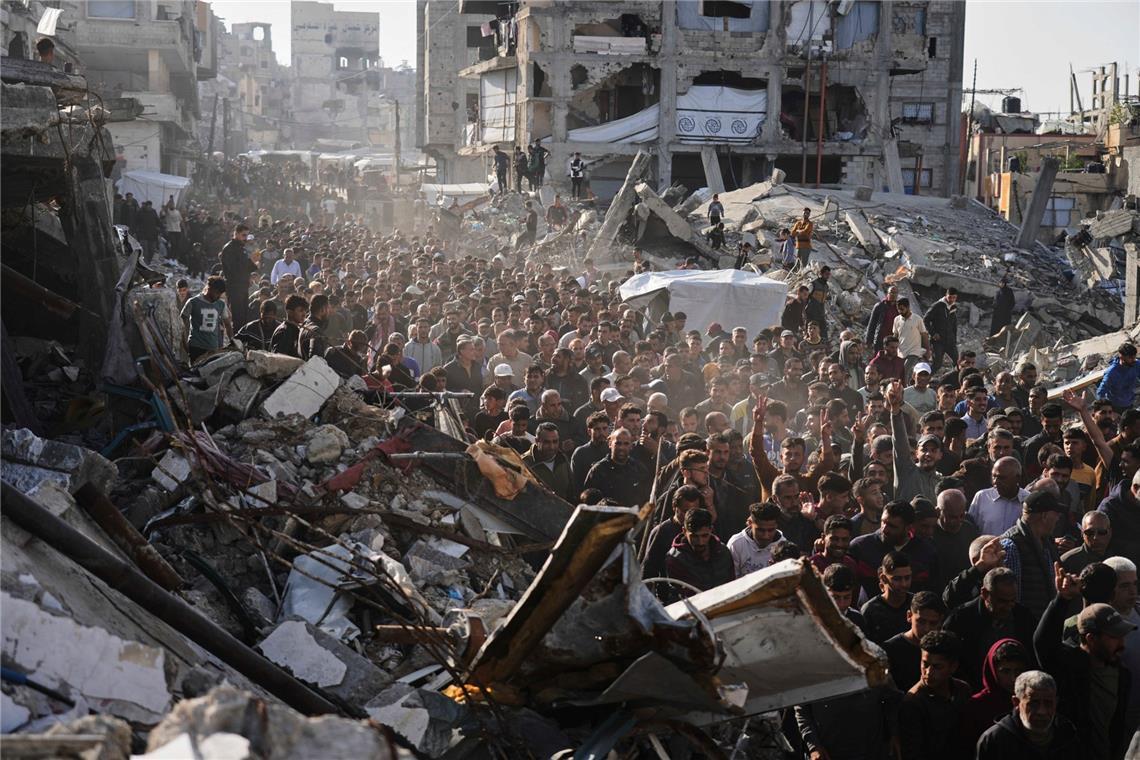 Palästinenser protestieren gegen die Hamas und den Krieg mit Israel.