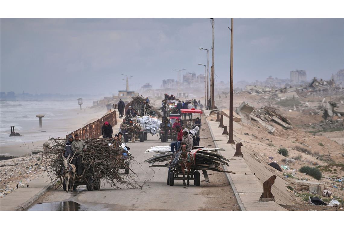 Israels Plan für Gaza-Auswanderungsbehörde stößt auf Kritik Palästinensische Binnenflüchtlinge. (Archivbild)