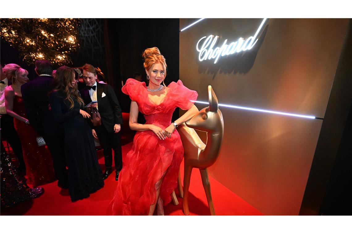 Palina Rojinski feiert bei der Aftershowparty bei der 77. Bambi-Verleihung in den Bavaria Filmstudios.