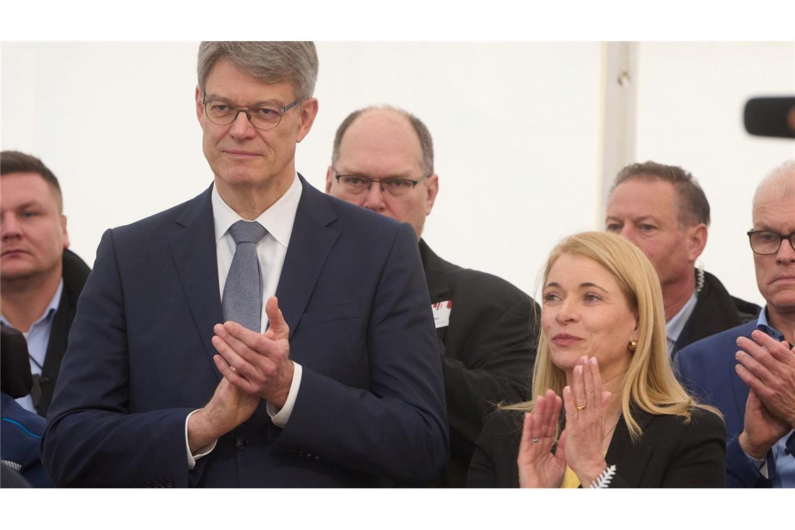 Pallas Berufung an die Konzernspitze war Teil der neuen Bahnstrategie von Bundesverkehrsminister Patrick Schnieder (CDU, l.). (Archivbild)