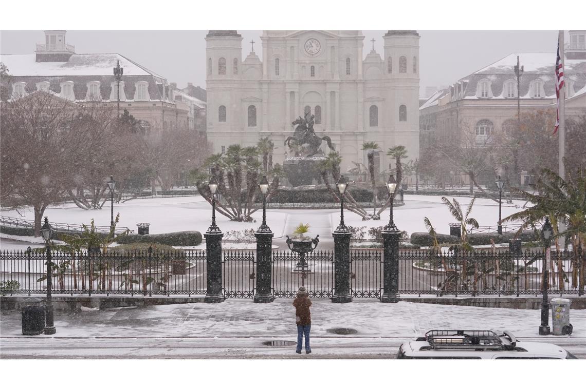 Bilder des Tages Palmen im Schnee: Winterwetter im French Quarter von New Orleans.