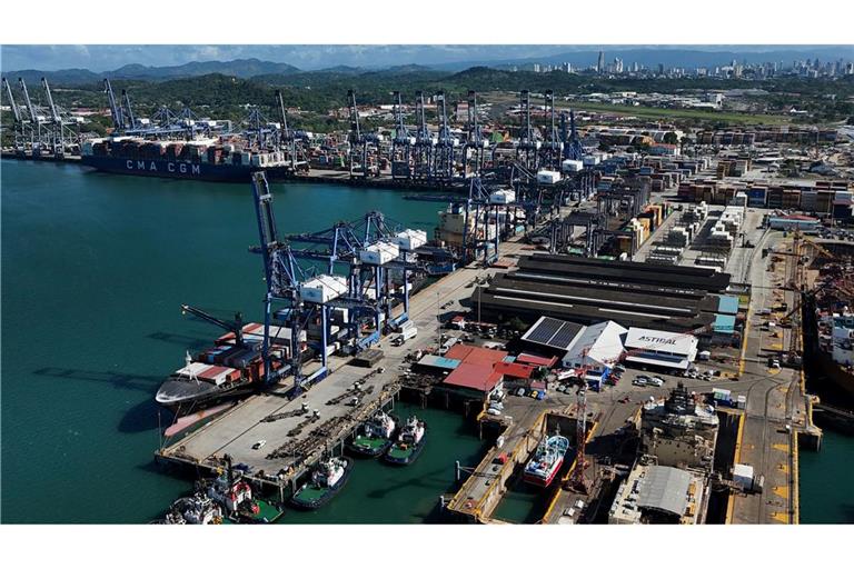 Panamas Verfassungsgericht hat die Verträge eines Hongkonger Konzerns für den Betrieb zweier am Panamakanal annulliert. Daran übt China deutliche Kritik. (Archivbild)