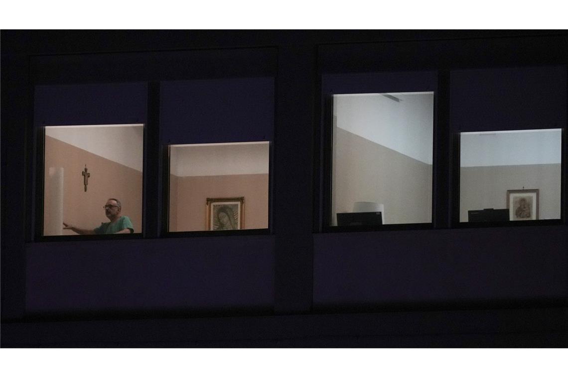 Vatikan: Schwer kranker Papst hat in der Nacht „gut geruht“ Papst Franziskus liegt seit mehr als zwei Wochen in der Gemelli-Klinik in Rom.