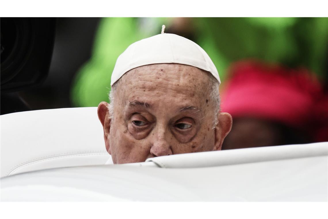 Franziskus starb leise, rasch und ohne sichtbare Leiden Papst Franziskus wird am Ostersonntag mit dem Papamobil über den Petersplatz gefahren. Das Oberhaupt der römisch-katholischen Kirche starb am Ostermontag im Alter von 88 Jahren.