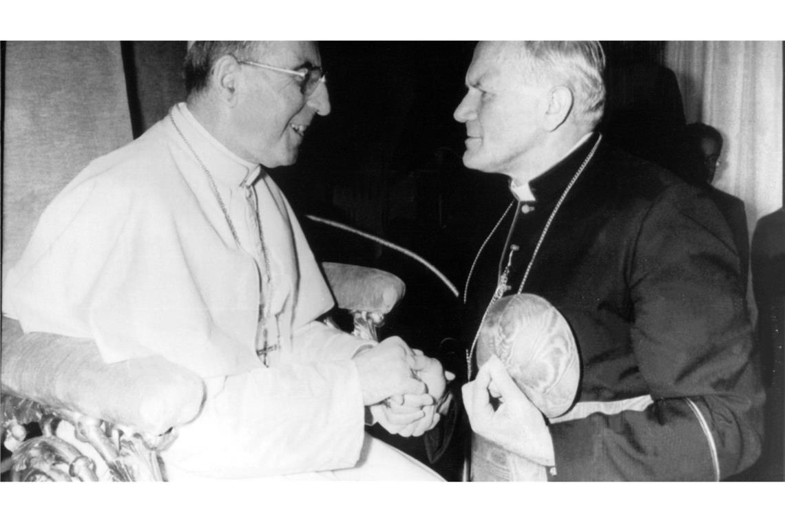 Tod von Papst oder Queen: Warum bewegt einen das eigentlich? Papst Johannes Paul I. (links) starb nach nur 33 Tagen im Amt. Sein Nachfolger wurde der Pole Karol Wojtyla (Archivbild).