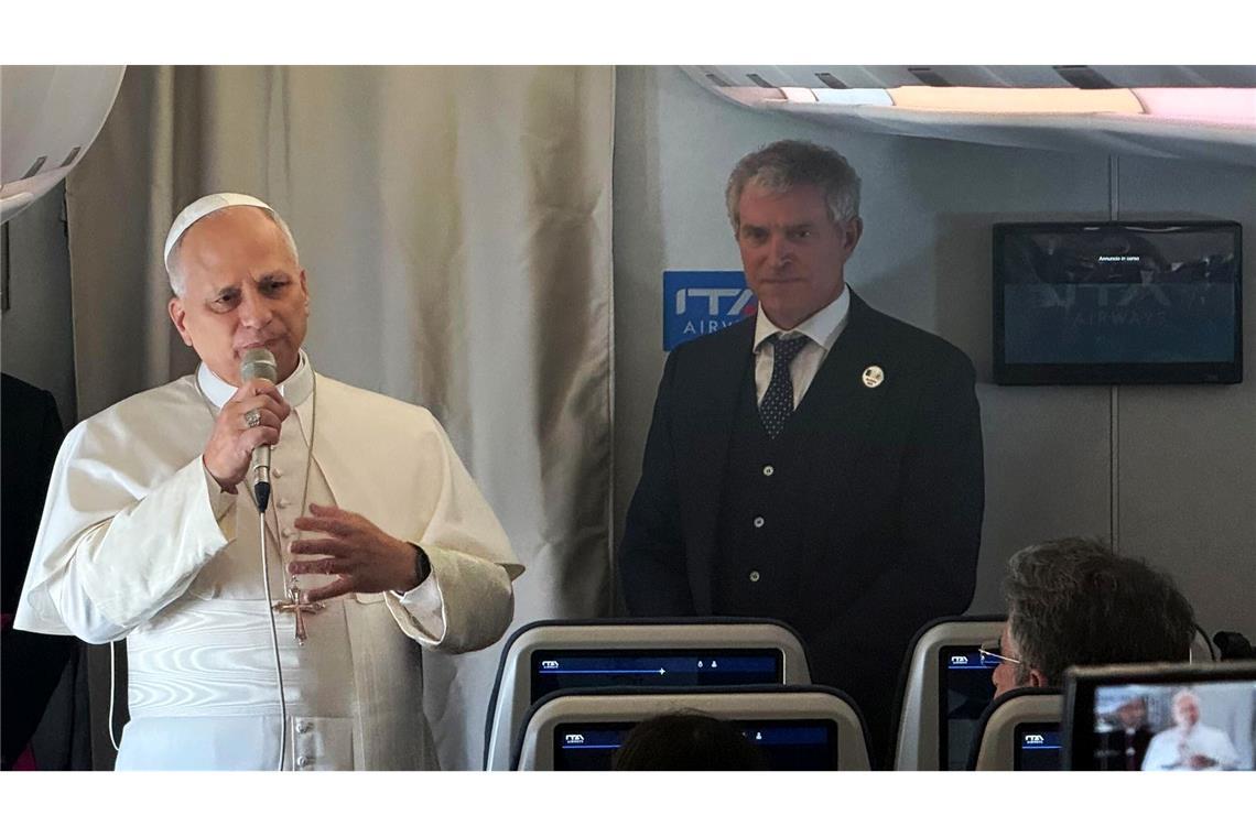 Papst Leo XIV. äußerte sich auf dem Flug nach Algerien vor Journalisten.