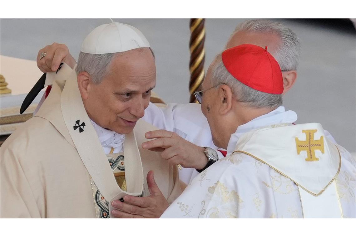 Papst mahnt zu Einigkeit und rügt Kapitalismus und Krieg Papst Leo XIV. ist auf dem Petersplatz feierlich in sein Amt eingeführt worden.