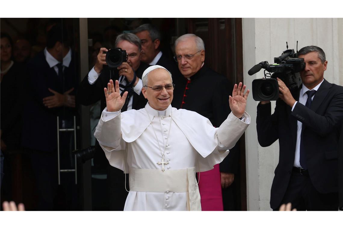 Bilder des Tages Papst Leo XIV. kommt zur Feier einer Messe in der Kirche St. Thomas von Villanova in Castel Gandolfo.