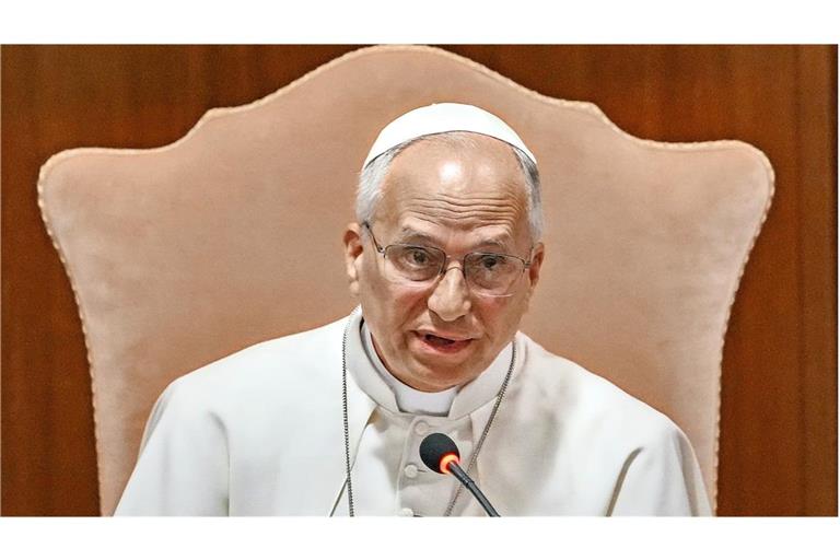Papst Leo XIV. stellt im Vatikan  seine erste Enzyklika mit dem Titel „Magnifica Humanitas“ (Großartige Menschheit) vor. Darin warnt das Oberhaupt der Katholiken vor den Gefahren für das menschliche Zusammenleben durch KI.