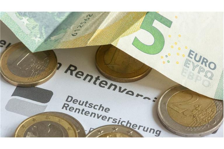 Parallel zur Rentenerhöhung  gibt es im Juli auch Abzüge für die Ruheständler. Der Beitrag zur Pflegeversicherung wurde zum 1. Januar 2025 um 0,2 Prozentpunkte erhöht.