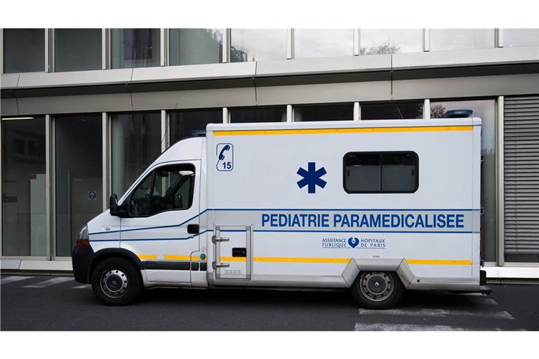 Paris Pädiatrische Notfallambulanz: Eine junge Frau soll in Paris ihr Neugeborenes aus dem zweiten Stock eines Hotels geworfen haben. Das Baby sei noch in eine Klinik gebracht worden, dort aber an seinen schweren Verletzungen gestorben (Symbolfoto).