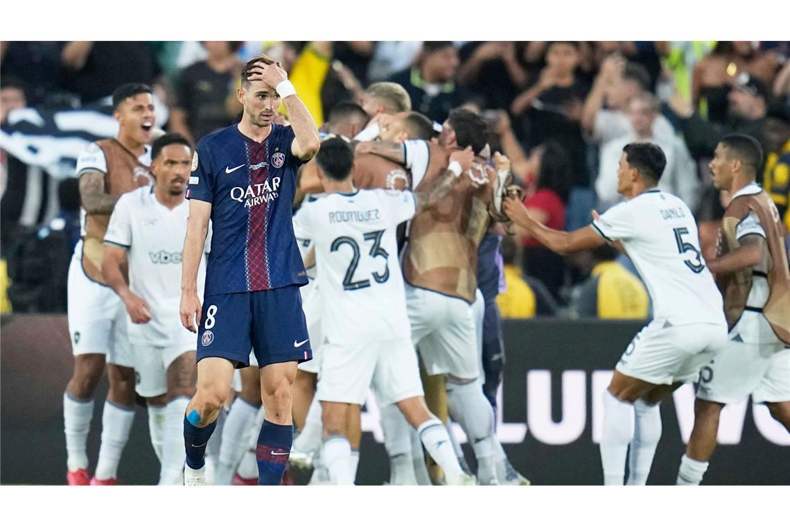 PSG stolpert gegen Botafogo - Atlético zurück in der Spur Paris Saint-Germain, hier mit Fabián Ruiz, verlor sensationell mit 0:1 gegen den brasilianischen Vertreter Botafogo.