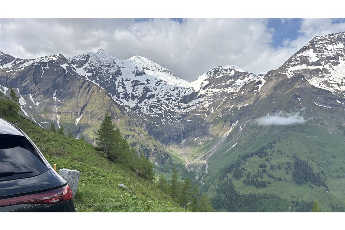 Sternfahrt zum Großglockner: Mercedes grüßt das Murmeltier Parkbucht mit Aussicht