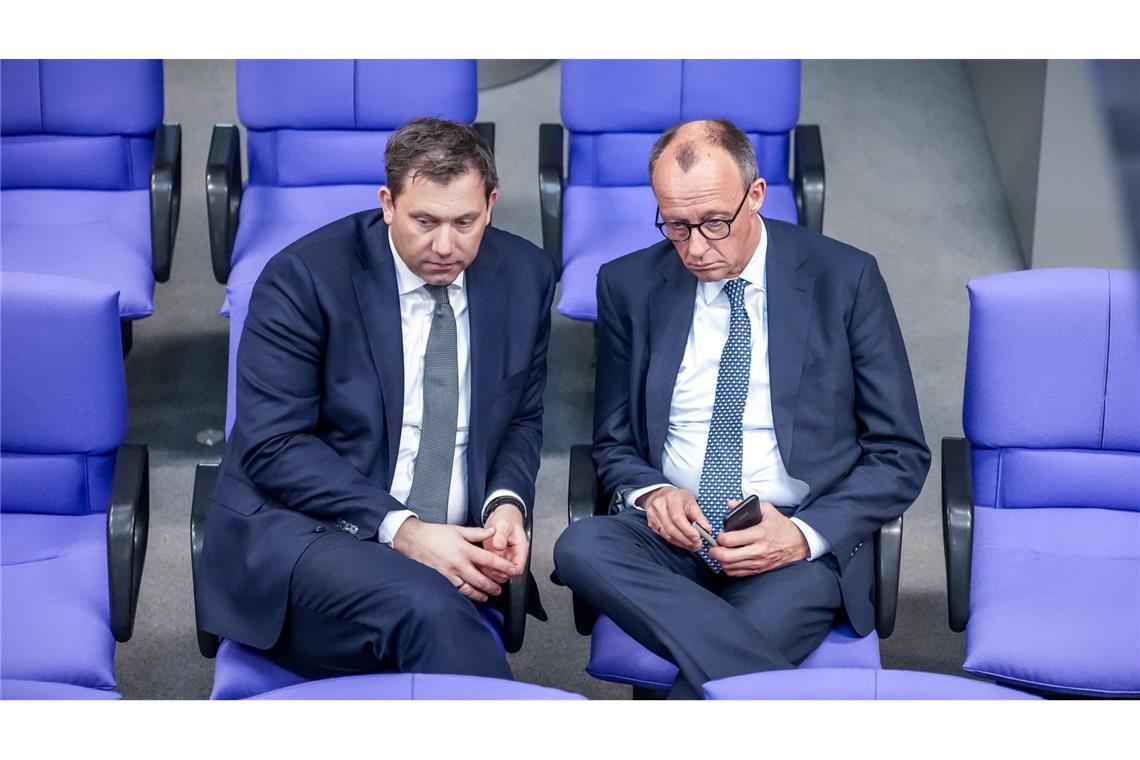 Der Soli darf bleiben – doch damit sind die Finanzprobleme nicht geklärt Parteichefs Klingbeil und Merz: In den Koalitionsverhandlungen gibt es gerade beim Thema Finanzen noch viele ungeklärte Punkte.