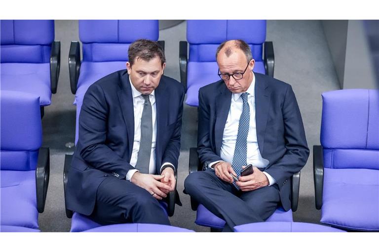 Parteichefs Klingbeil und Merz: In den Koalitionsverhandlungen gibt es gerade beim Thema Finanzen noch viele ungeklärte Punkte.