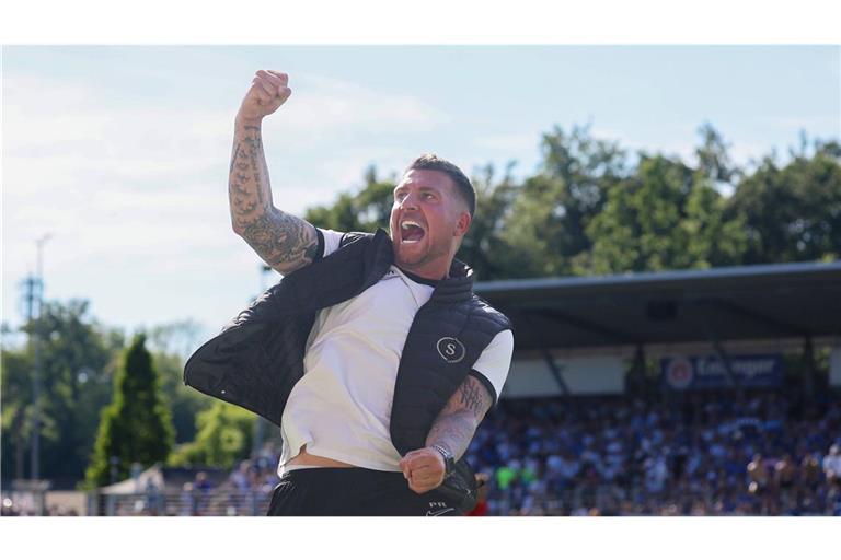 Pascal Reinhardt bejubelte mit der SG Sonnenhof Großaspach den WFV-Pokal-Sieg – zur Belohnung geht es im DFB-Pokal gegen Zweitligist Armina Bielefeld.