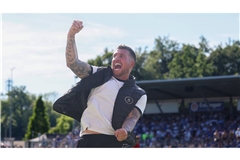 Pascal Reinhardt bejubelte mit der SG Sonnenhof Großaspach den WFV-Pokal-Sieg – zur Belohnung geht es im DFB-Pokal gegen Zweitligist Armina Bielefeld.