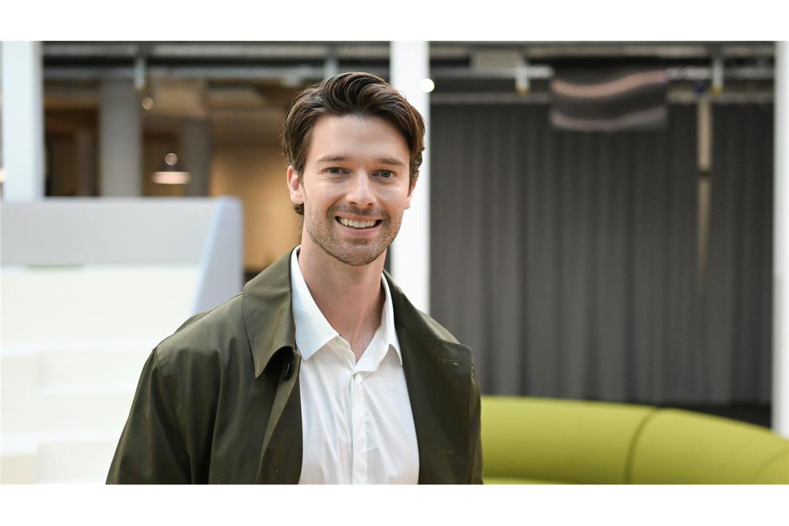 Die Sünden der Superreichen: Das Phänomen "The White Lotus" Patrick Schwarzenegger lobt Regisseur Mike White.