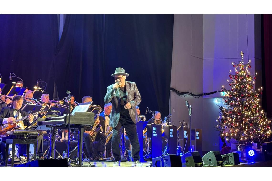 Von Blues geerdet, von Soul imprägniert: So war’s bei Paul Carrack Paul Carrack auf der Bühne im Hegelsaal am Montagabend.