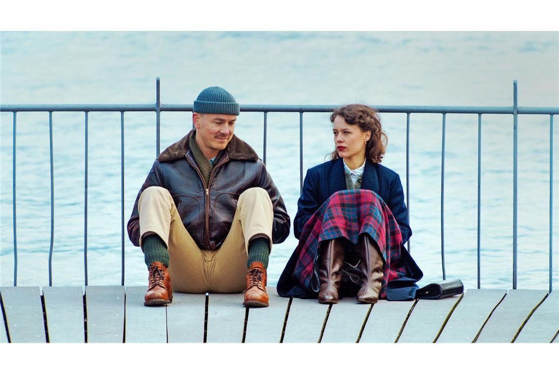 Paula Beer als Julika Stiller-Tschudy,  Albrecht Schuch als James Larkin White. 

Foto: Studiocanal/epd