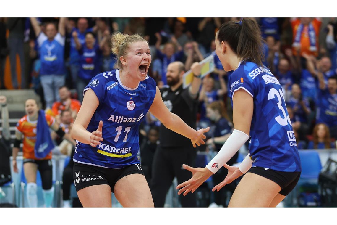 Die emotionalen Bilder eines traurigen Volleyball-Abends Pauline Martin und Maria Segura Pallerés