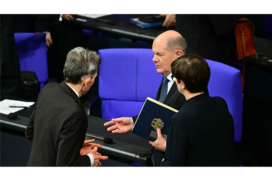 Scholz lässt SPD-Chefin Esken stehen – und findet das selbst „peinlich“ „Peinlich von mir“ – Bereits am Abend entschuldigte sich Scholz für sein Verhalten.