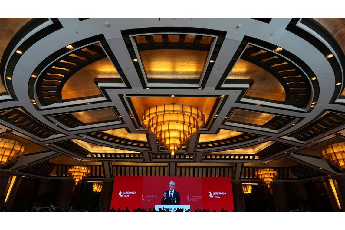 Peking: Bühne frei für Tim Cook – Apple-CEO erscheint zur Forumseröffnung groß auf der Leinwand